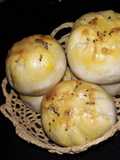 Knishes de papas, cebolla y queso