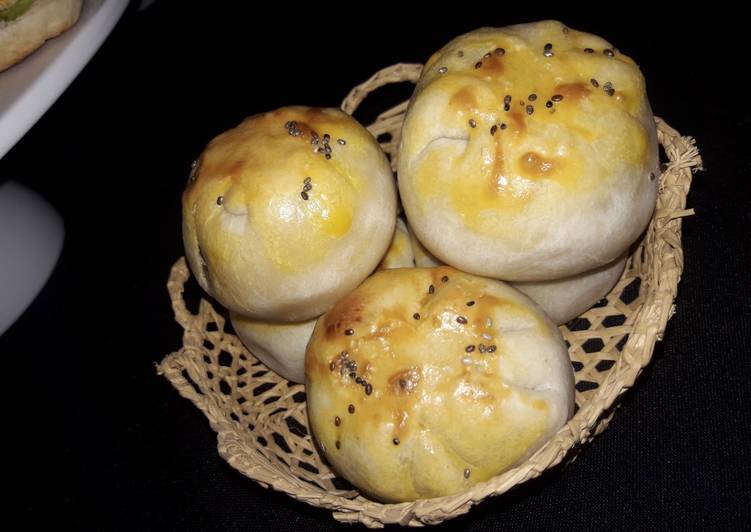 Knishes de papas, cebolla y queso