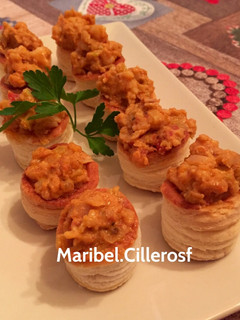 Una foto de Mini vol au vent rellenos de gambas