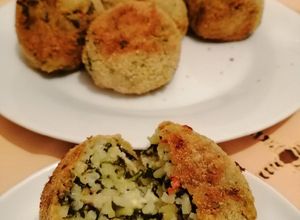 Una foto de Croquetas de arroz, espinaca y queso magro
