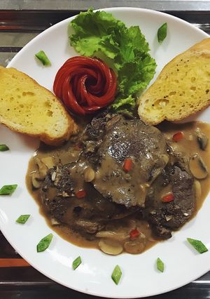 Hình của món Bò Úc sốt nấm.