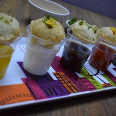 A picture of Flavoured Pani Puri/Golgappa.