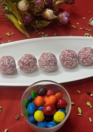 A picture of Beetroot & coconut laddoo.