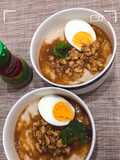 Bubur Oatmeal dengan Ayam kecap dan Telur Rebus