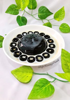 A picture of Grass Jelly with Brown Sugar and Milk.