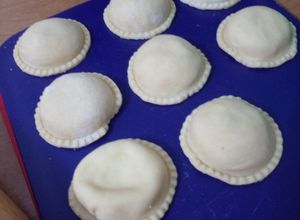 Una foto de Sorrentinos caseros !¡ de roquefort y ricotta 🍝para freezar