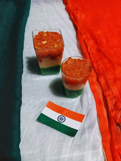 கேரட் அல்வா வித் பால்கோவா (ட்ரை கலர்) செய்முறை முக்கிய புகைப்படம்