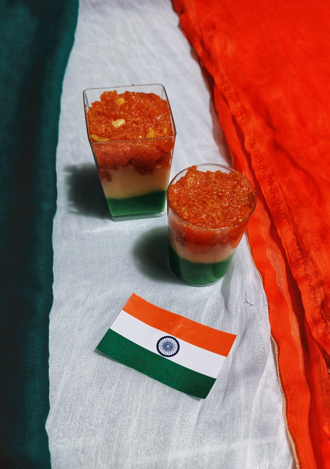 கேரட் அல்வா வித் பால்கோவா (ட்ரை கலர்) செய்முறை முக்கிய புகைப்படம்