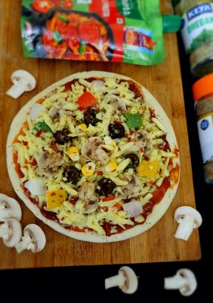 A picture of Mushroom pizza.