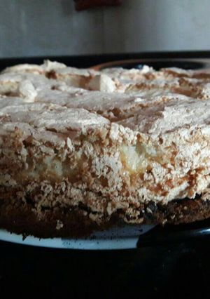 Una foto de Torta de Chocolate y merengue de coco🍰🍫
