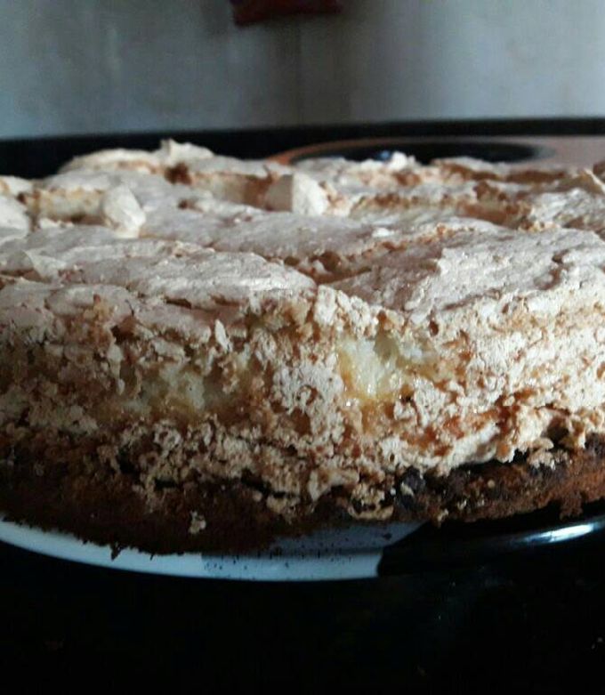 Una foto de Torta de Chocolate y merengue de coco🍰🍫