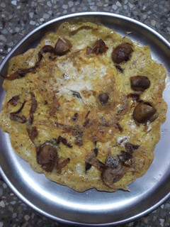 சீஸி மஸ்ரூம் ஆம்லெட்(cheesy mushroom omelette recipe in tamil) செய்முறை முக்கிய புகைப்படம்