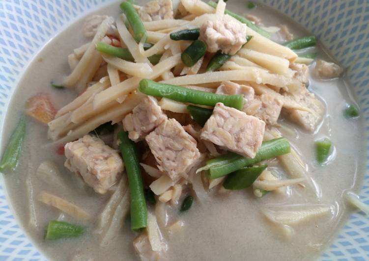 Sayur lodeh rebung ala pelangi