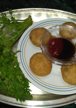 A picture of Aaloo pyaaz ki kachori.