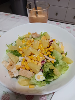 Una foto de Ensalada de pollo a la plancha