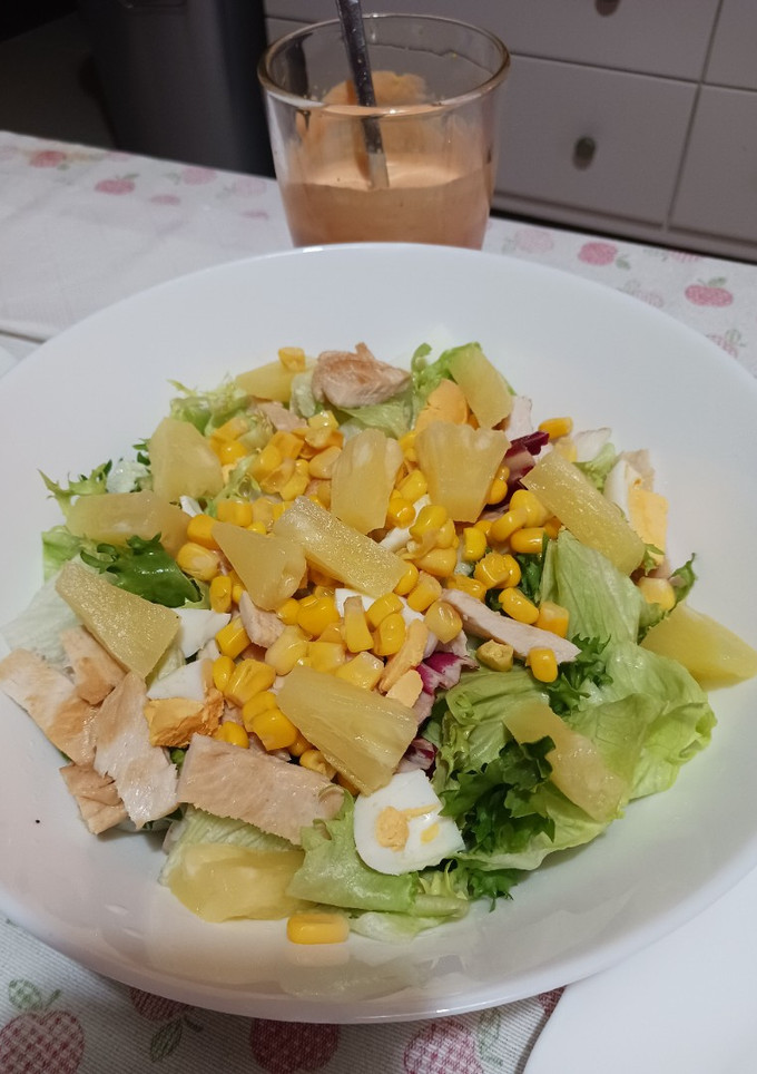 Una foto de Ensalada de pollo a la plancha