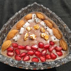 A picture of Dragon fruit Smoothie bowl.