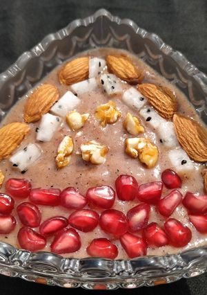 A picture of Dragon fruit Smoothie bowl.
