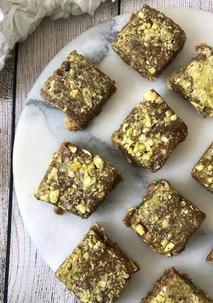 મેથી પાક (Methi Paak Recipe In Gujarati) રેસીપી મુખ્ય ફોટો