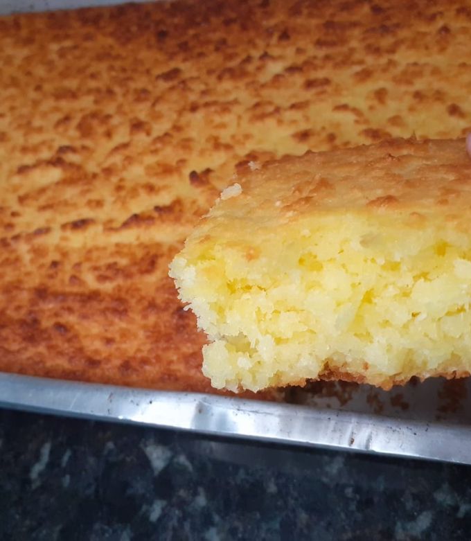 Foto de BOLO DE MANDIOCA DE LIQUIDIFICADOR SEM TRIGO, SEM AÇÚCAR, SEM LEITE – RÁPIDO E SIMPLES DE FAZER!!