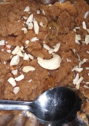A picture of Wheat flour halwa.