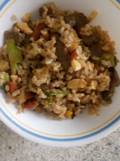 Una foto de Arroz con vegetales salteados