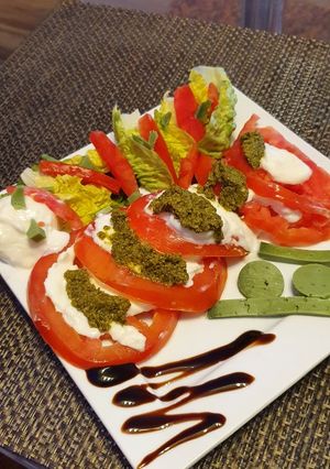 Una foto de Salsa pesto para capresa