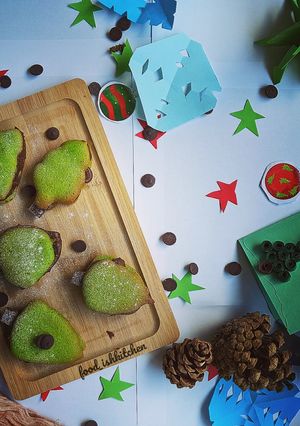 A picture of French Christmas Tree Macrons.