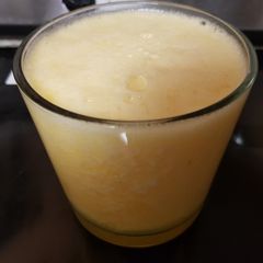 A picture of A peach fruit juice.