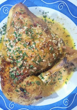 Una foto de Pollo Asado con Salsa de Lima, Yogur, Salsa Yakiniku y Especias Indias