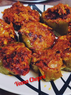 स्टफ्ड शिमला मिर्च (stuffed shimla mirch recipe in Hindi) रेसिपी मुख्य फोटो