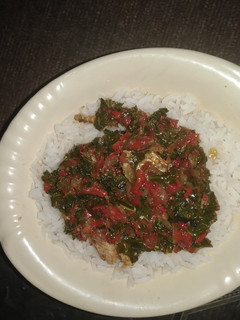 A picture of White rice with spinach sauce.
