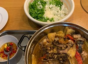 Hình của món Bún cá ngừ kho thơm.