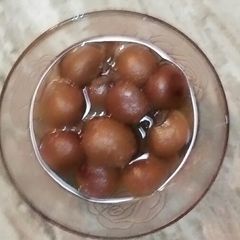 A picture of Gulab jamun.