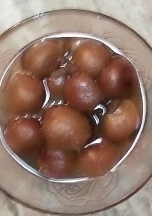 A picture of Gulab jamun.