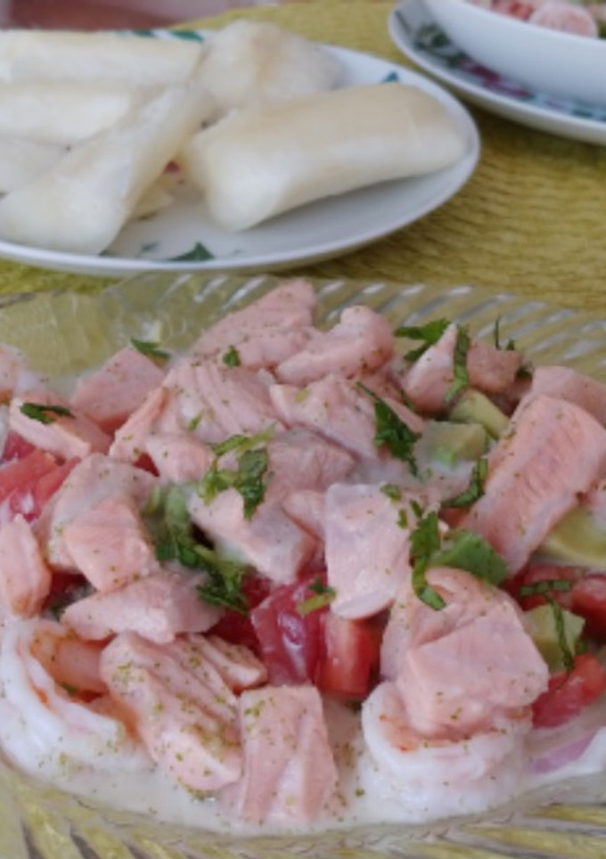 Una foto de Ceviche de Salmón y Gambas