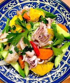 rau cần xào mực