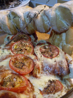 Una foto de Pan pizza de boloñesa con champiñones