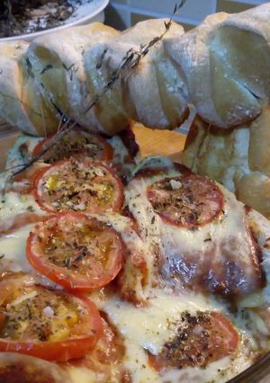 Una foto de Pan pizza de boloñesa con champiñones