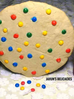 A picture of Giant Cookie.