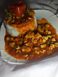 صورة لوصفة ارز مع مرقة دجاج حمراء🍛 :