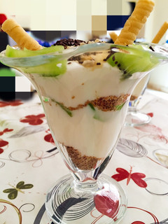 Una foto de Copa de yogur y kiwi