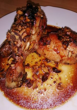 Foto di Dolce nero con fusi di pollo al vincotto d'uva e mandorle