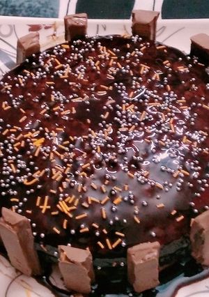 A picture of Chocolate Glaze cake.