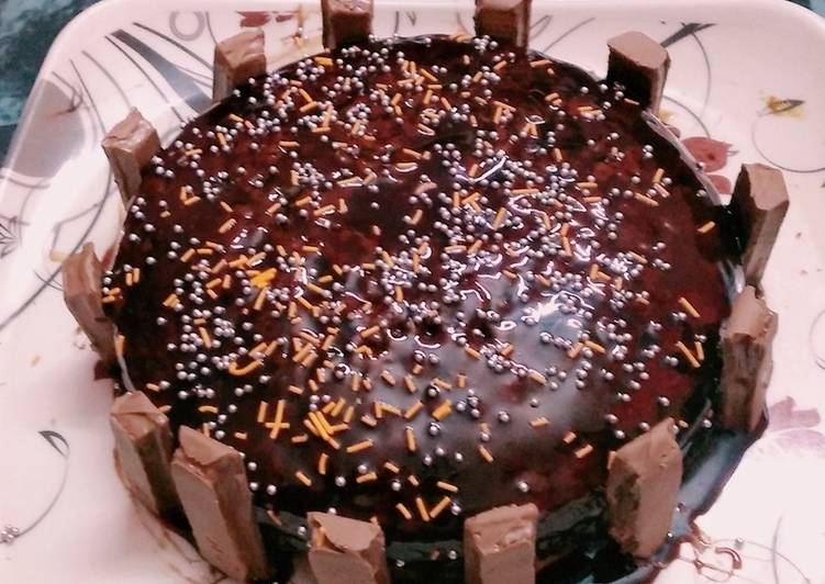 Recipe of Tasty Chocolate Glaze cake