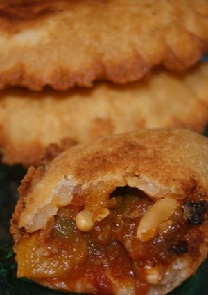 Una foto de Empanadillas de titaina de bacalao 🌶🐟 🍅