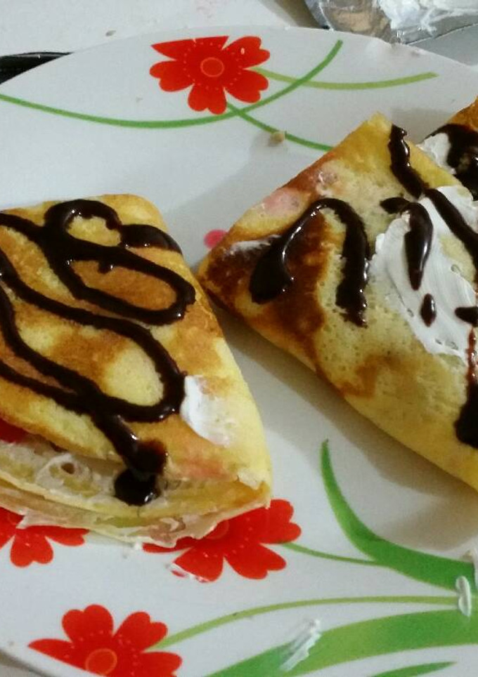 Una foto de Crepas de queso crema, cereza y nuez