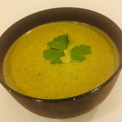 A picture of Cheesy Broccoli Soup.