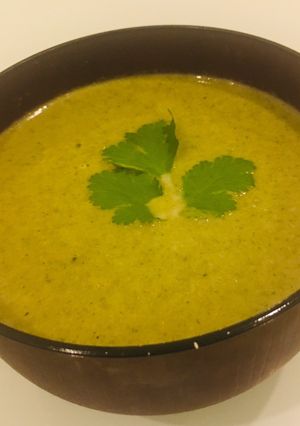 A picture of Cheesy Broccoli Soup.
