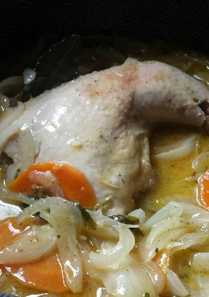 Una foto de Pernil de pollo al vino